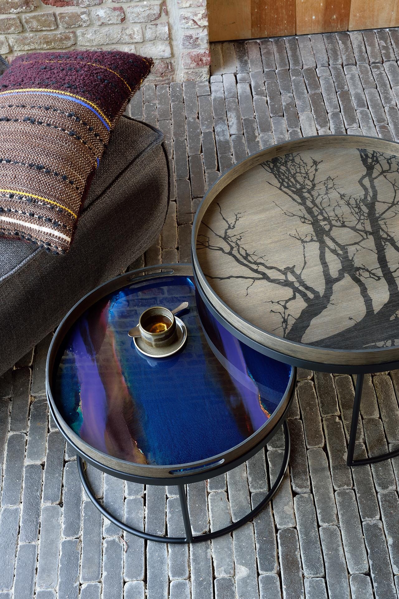 Round Indigo Tray with Organic Oiled Detail Tray Ethnicraft